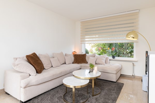 Foto - Verkocht onder voorbehoud: Rustig, aan verkeersluwe straat gelegen, goed onderhouden, half vrijstaande eengezinswoning met zolder, kelder, tuin, garage en
carport in Landgraaf